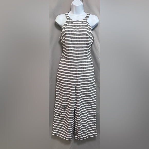 Crown & Ivy  Jumpsuit Gray White Stripe High Neck Wide Leg Crop Sz 2 - Picture 1 of 9